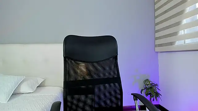 NataliaBuiles online show from 02.20.25