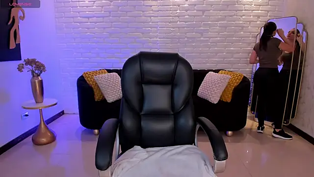 MorganHicks online show from 11.22.25