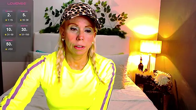 Snapshot of Luci_evans chatting on 01.18.25 Luci evans online show from 01.18.25