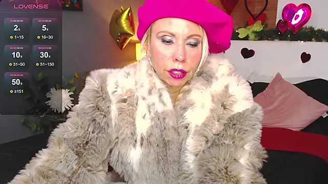 Snapshot of Luci_evans chatting on 02.25.25 Luci evans online show from 02.25.25