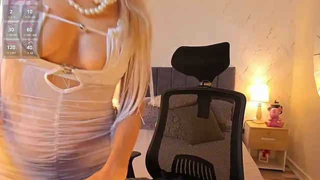 Snapshot of Luci_evans chatting on 10.16.25 Luci evans online show from 10.16.25