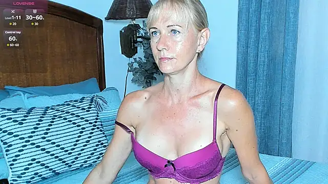 Christine 35 online show from 09.16.25