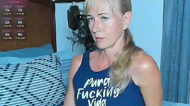 Christine 35 online show from 10.20.25