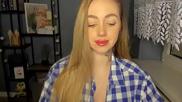 Snapshot of sexyCoralie chatting on 12.16.24 sexyCoralie online show from 12.16.24