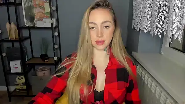 Snapshot of sexyCoralie chatting on 01.04.25 sexyCoralie online show from 01.04.25