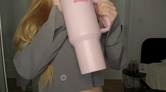 Snapshot of sexyCoralie chatting on 02.04.25 sexyCoralie online show from 02.04.25