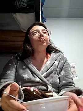 Snapshot of linda-schmidt chatting on 06.15.26 linda-schmidt online show from 06.15.26