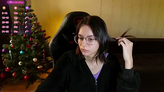 Snapshot of alyssa_sweet chatting on 12.17.24 alyssa sweet online show from 12.17.24