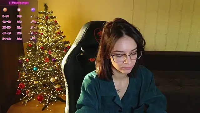 Snapshot of alyssa_sweet chatting on 12.24.24 alyssa sweet online show from 12.24.24