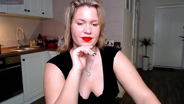 HotTiffani online show from 01.29.25
