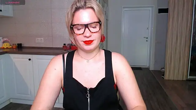 HotTiffani online show from 09.24.25