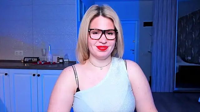 HotTiffani online show from 01.18.26