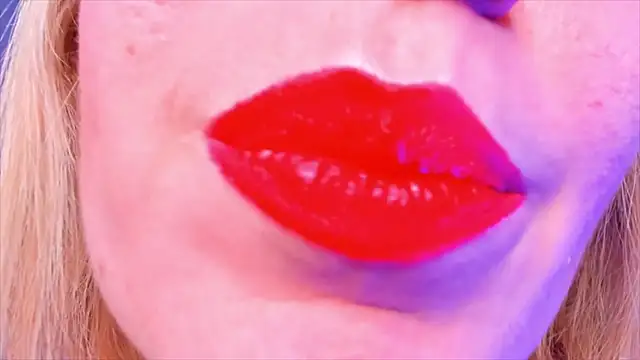 HotTiffani online show from 02.04.26