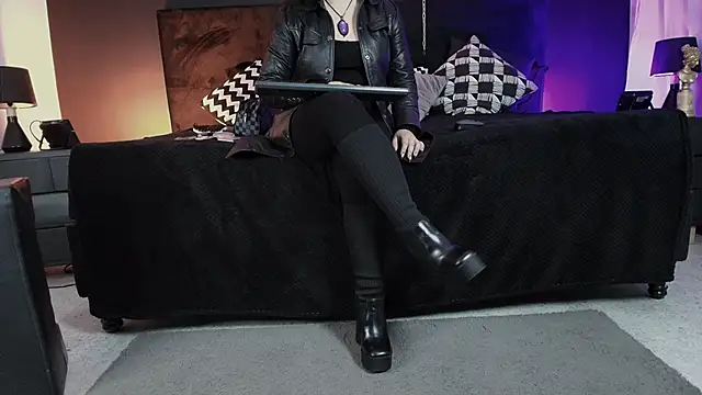  Jade 16 online show from 09.23.25