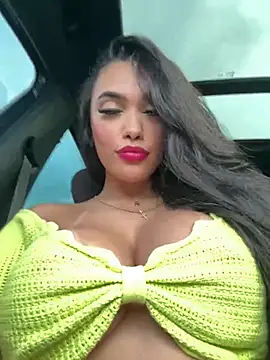 Snapshot of emma_andrew1 chatting on 02.14.25 emma andrew1 online show from 02.14.25