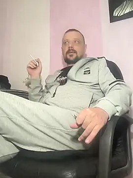 Snapshot of DanielOhCool chatting on 12.16.24 DanielOhCool online show from 12.16.24