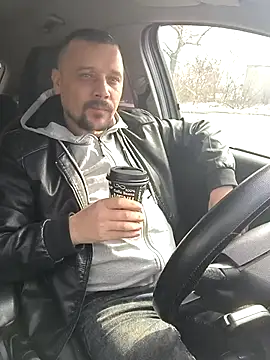 Snapshot of DanielOhCool chatting on 03.19.25 DanielOhCool online show from 03.19.25