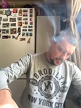 Snapshot of DanielOhCool chatting on 09.16.25 DanielOhCool online show from 09.16.25