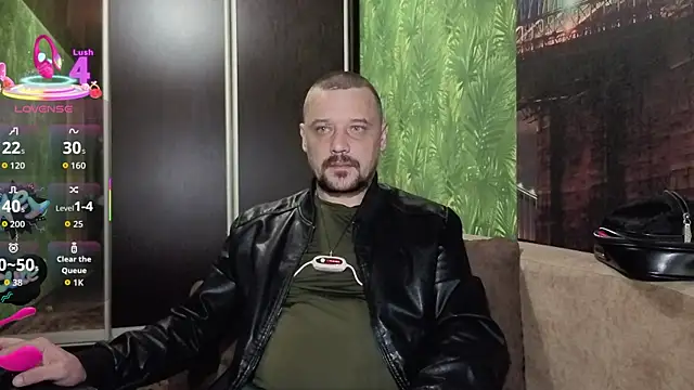 Snapshot of DanielOhCool chatting on 09.25.25 DanielOhCool online show from 09.25.25