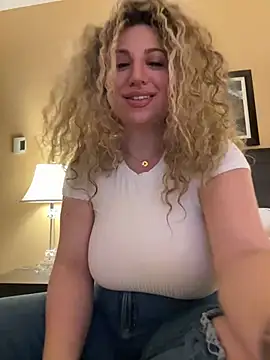 Snapshot of miamellycious chatting on 02.21.25 miamellycious online show from 02.21.25