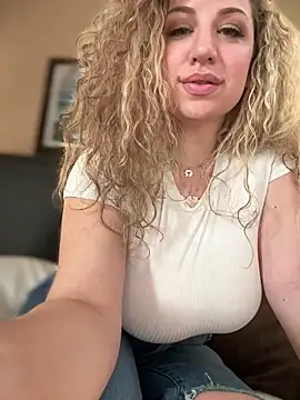 Snapshot of miamellycious chatting on 02.27.25 miamellycious online show from 02.27.25