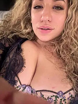 Snapshot of miamellycious chatting on 03.16.25 miamellycious online show from 03.16.25