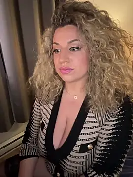 Snapshot of miamellycious chatting on 11.13.25 miamellycious online show from 11.13.25