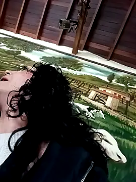 Snapshot of mijal_queen chatting on 12.29.24 mijal queen online show from 12.29.24