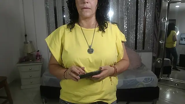 Snapshot of mijal_queen chatting on 01.17.25 mijal queen online show from 01.17.25