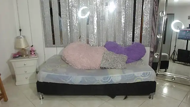 Snapshot of mijal_queen chatting on 01.18.25 mijal queen online show from 01.18.25