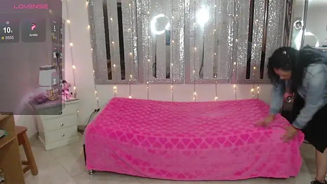 Snapshot of mijal_queen chatting on 01.30.25 mijal queen online show from 01.30.25