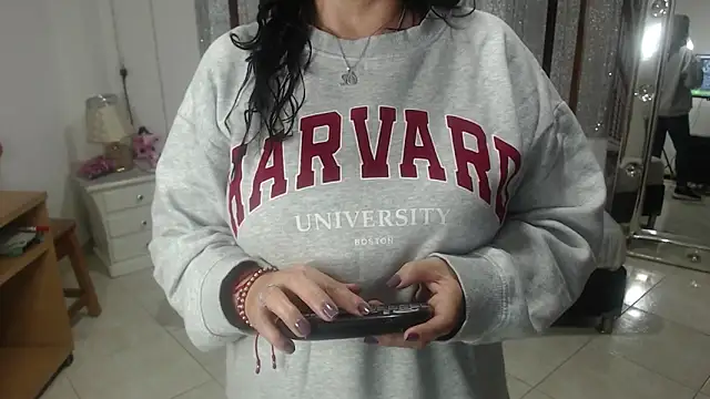 Snapshot of mijal_queen chatting on 02.15.25 mijal queen online show from 02.15.25