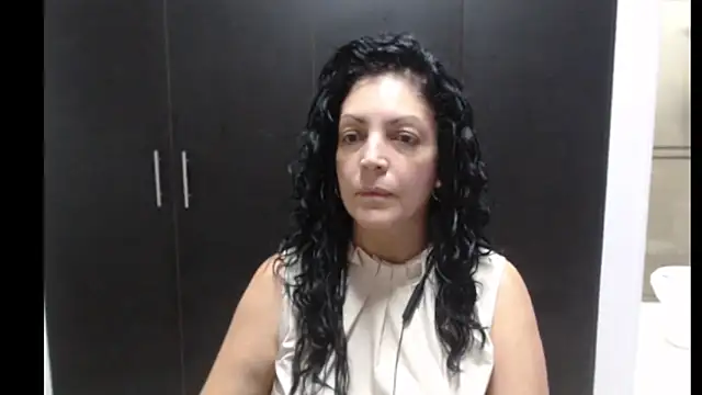 Snapshot of mijal_queen chatting on 09.17.25 mijal queen online show from 09.17.25