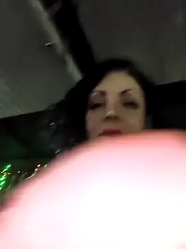 Snapshot of mijal_queen chatting on 10.19.25 mijal queen online show from 10.19.25