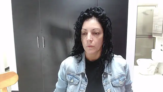 Snapshot of mijal_queen chatting on 11.12.25 mijal queen online show from 11.12.25