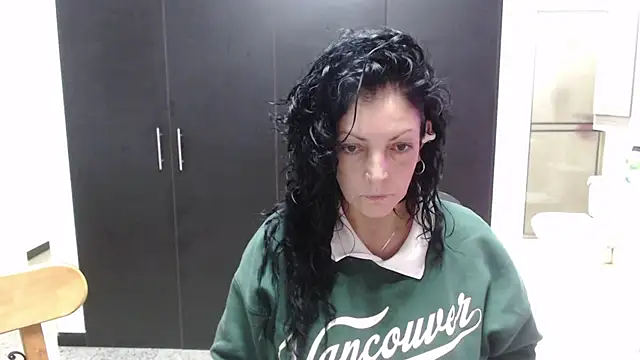 Snapshot of mijal_queen chatting on 11.14.25 mijal queen online show from 11.14.25