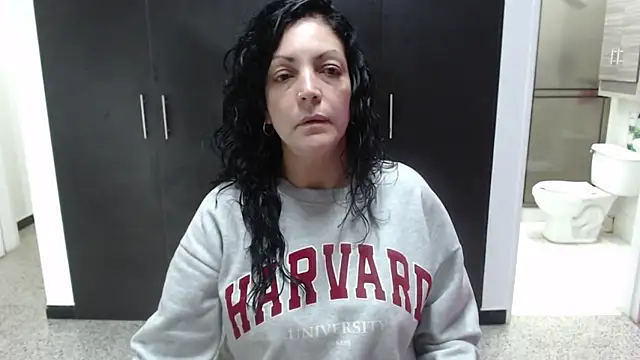 Snapshot of mijal_queen chatting on 11.15.25 mijal queen online show from 11.15.25