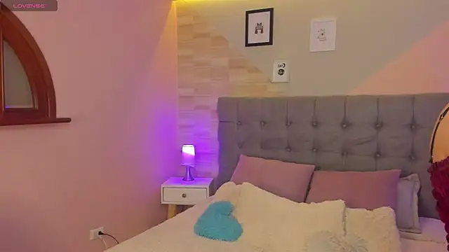  Abril W online show from 02.13.25