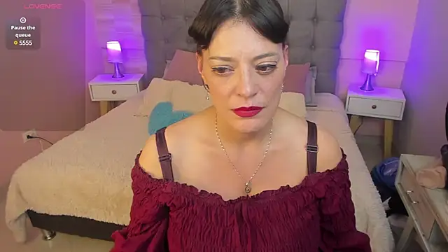  Abril W online show from 02.25.25