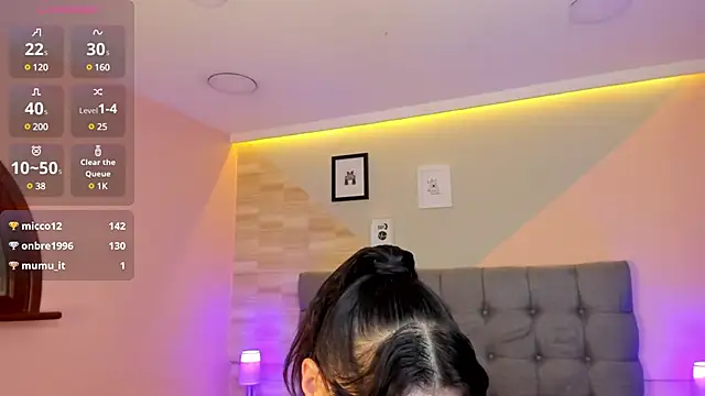  Abril W online show from 03.18.25