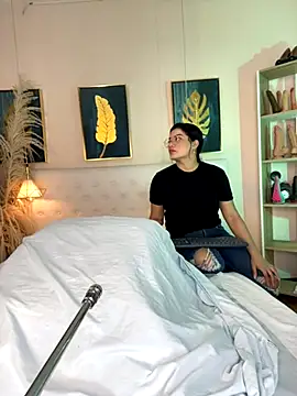 Snapshot of valerie_lya chatting on 11.10.25 valerie lya online show from 11.10.25