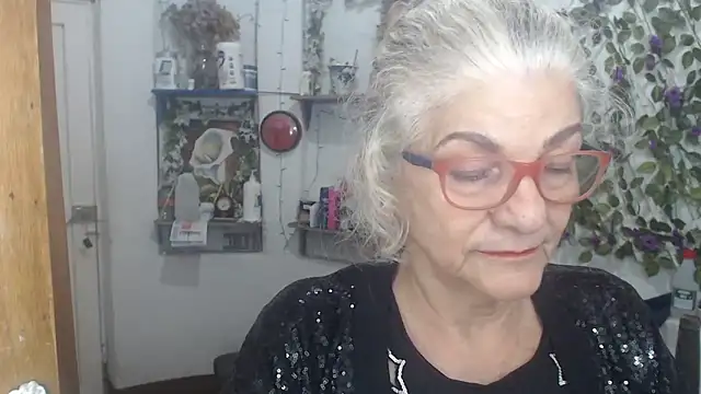 Snapshot of FunnyGrandma chatting on 05.09.26 FunnyGrandma online show from 05.09.26