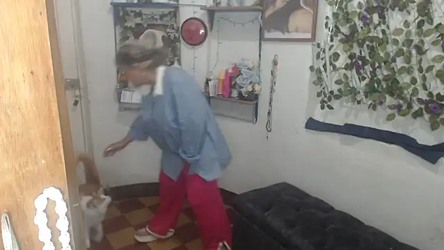 Snapshot of FunnyGrandma chatting on 05.19.26 FunnyGrandma online show from 05.19.26