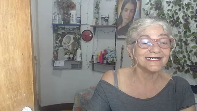 Snapshot of FunnyGrandma chatting on 05.19.26 FunnyGrandma online show from 05.19.26