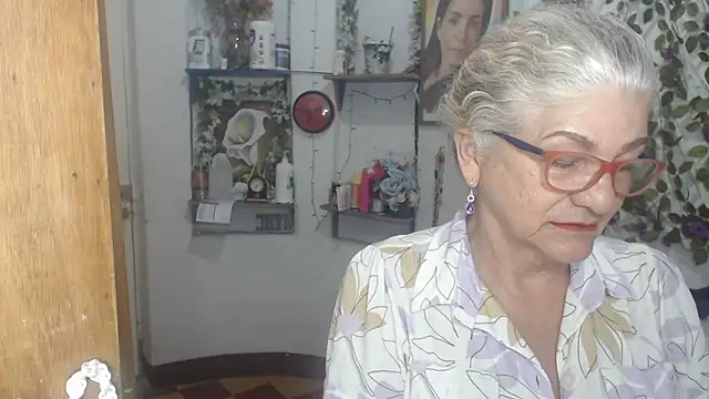 Snapshot of FunnyGrandma chatting on 05.21.26 FunnyGrandma online show from 05.21.26