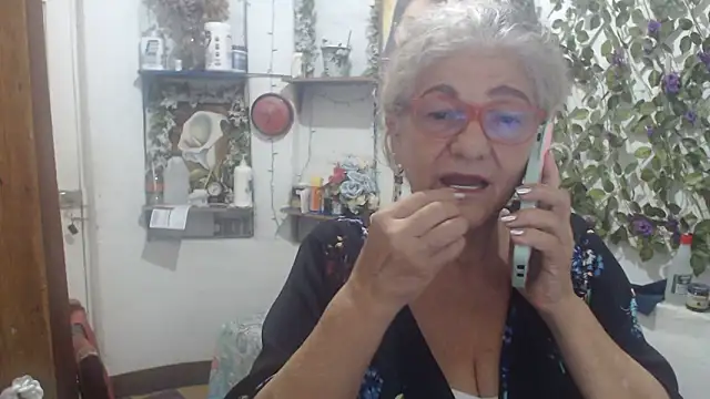 Snapshot of FunnyGrandma chatting on 05.25.26 FunnyGrandma online show from 05.25.26