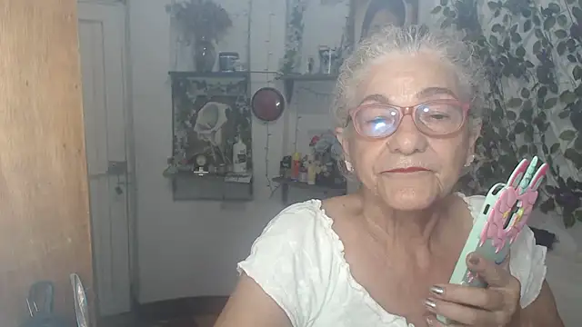 Snapshot of FunnyGrandma chatting on 05.26.26 FunnyGrandma online show from 05.26.26