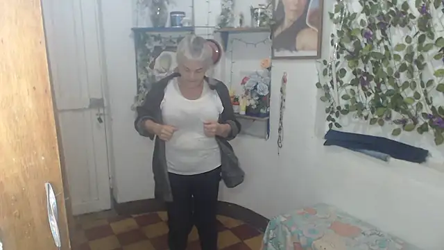 Snapshot of FunnyGrandma chatting on 06.03.26 FunnyGrandma online show from 06.03.26
