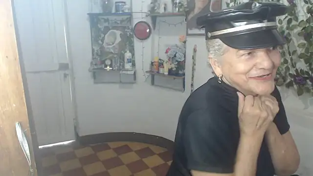 Snapshot of FunnyGrandma chatting on 06.06.26 FunnyGrandma online show from 06.06.26