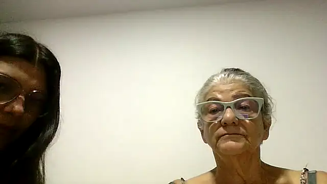 Snapshot of FunnyGrandma chatting on 06.14.26 FunnyGrandma online show from 06.14.26